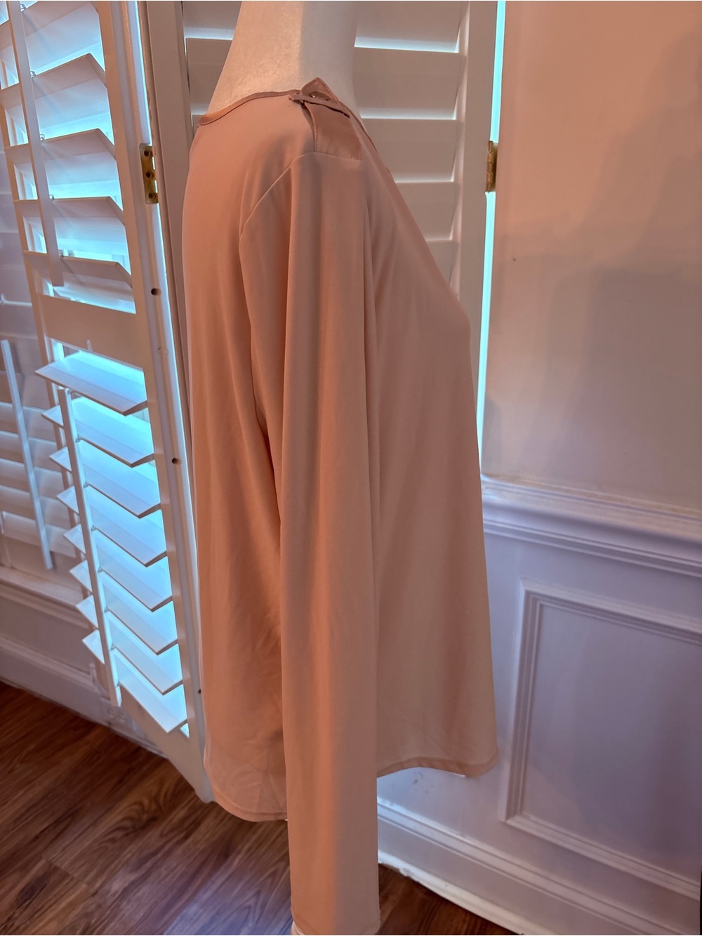 White House Black Market Soft Blush V-Neck Button-Trim Blouse - Picture 7 of 12